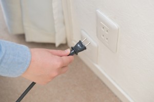コンセント挿しっぱなしの電気代は？抜いたほうが節約できる家電とは？