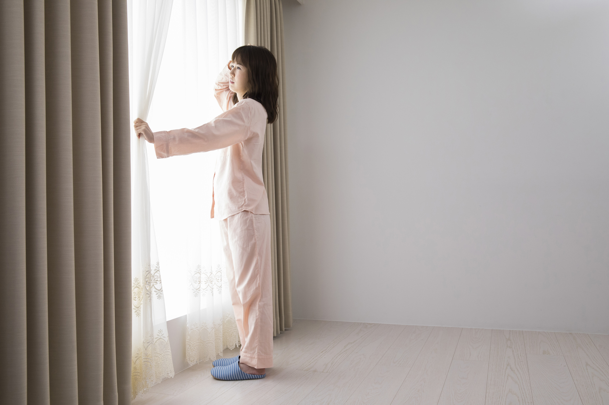 窓からの冷気をどうにかしたい！6つの隙間風対策まとめ | 電力・ガス比較サイト エネチェンジ