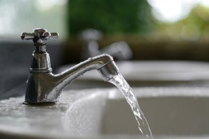 蛇口に取り付けるだけで節水できるアイテム3つ