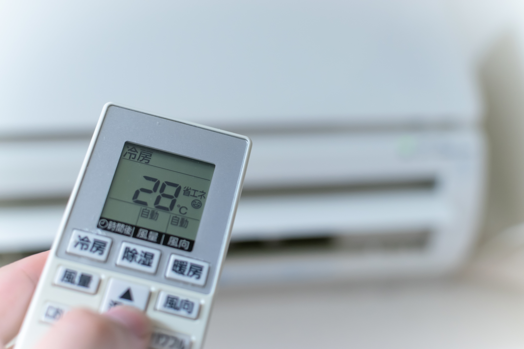 エアコン冷房の設定温度が高くても涼しく過ごす方法 28度でも快適に過ごすには 電力 ガス比較サイト エネチェンジ