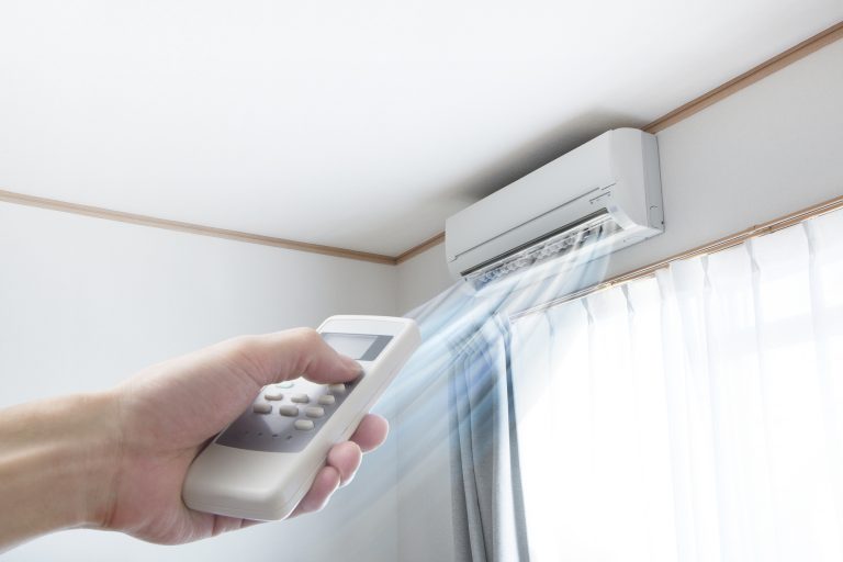 夏のクーラー・エアコン冷房の1時間の電気代はいくら?気になる電気代と消費電力を解説 電力・ガス比較サイト エネチェンジ 夏のクーラー・エアコン冷房の1時間の電気代はいくら?気になる電気代と消費電力を解説 電力・ガス比較サイト エネチェンジ