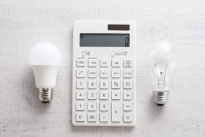 電源調達調整費とは？独自燃調を扱っている新電力・電力会社はどこ？